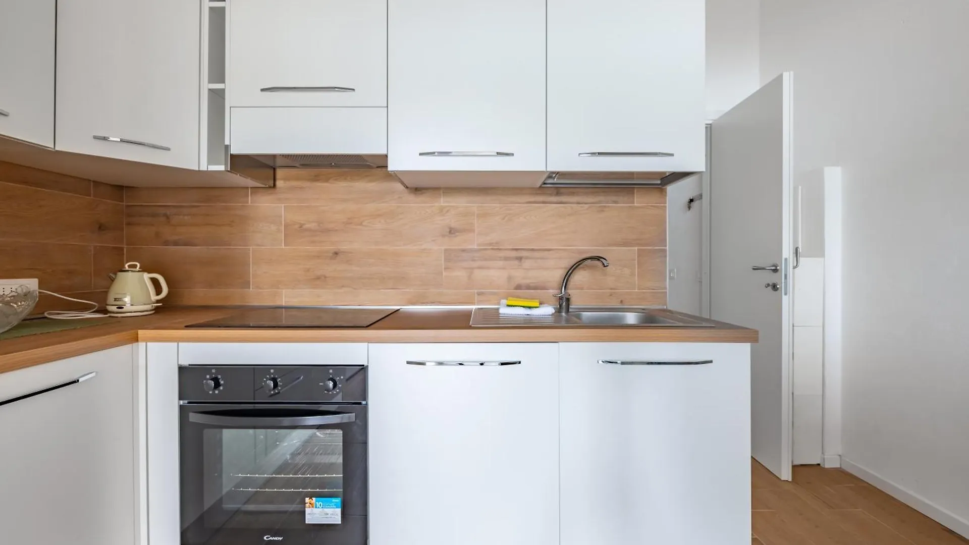 Deiva Marina Sea House! Functional Apartment