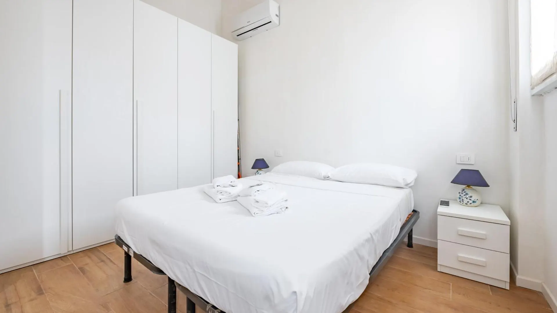 Deiva Marina Sea House! Functional Apartment
