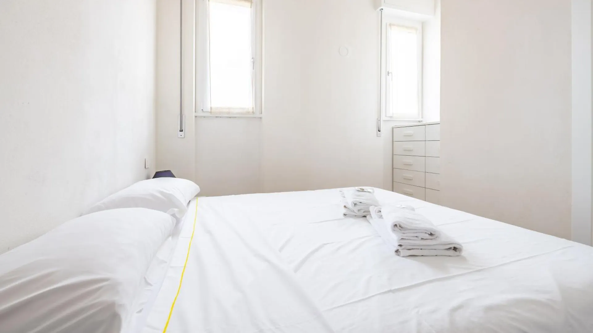Deiva Marina Sea House! Functional Apartment