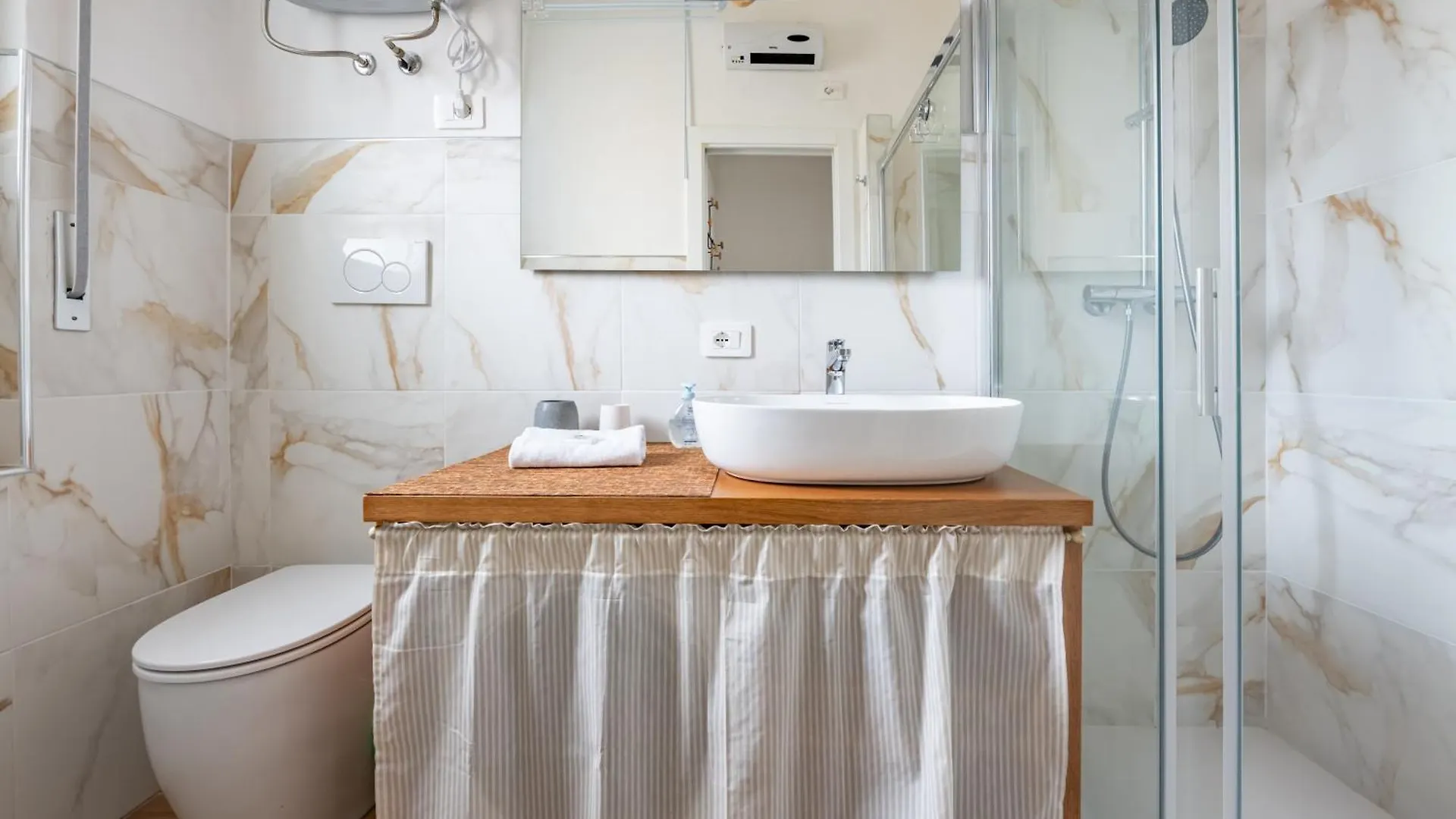 Deiva Marina Sea House! Functional Apartment