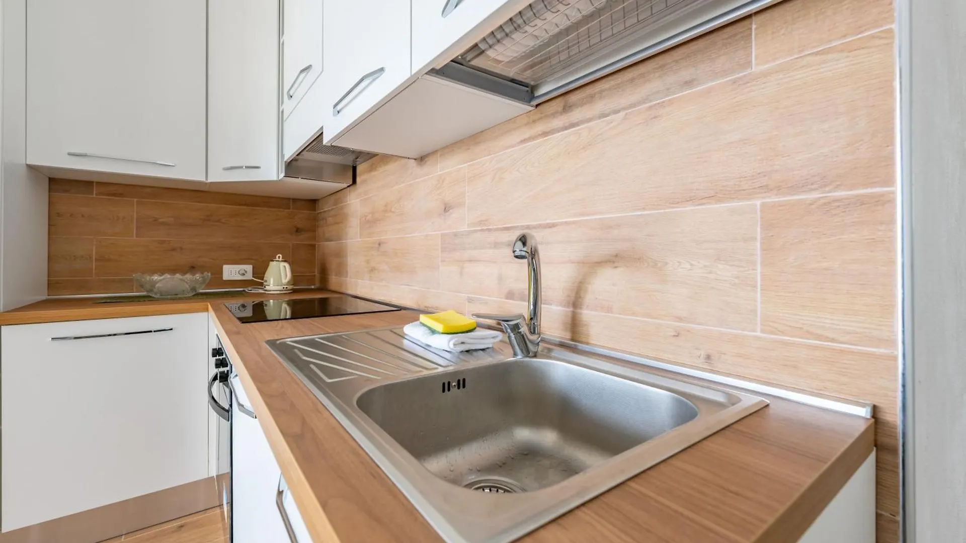 Deiva Marina Sea House! Functional Apartment
